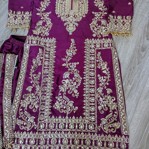 Party Style Palazzo suit in wine color it's very beautiful suit - Picture 2 of 4